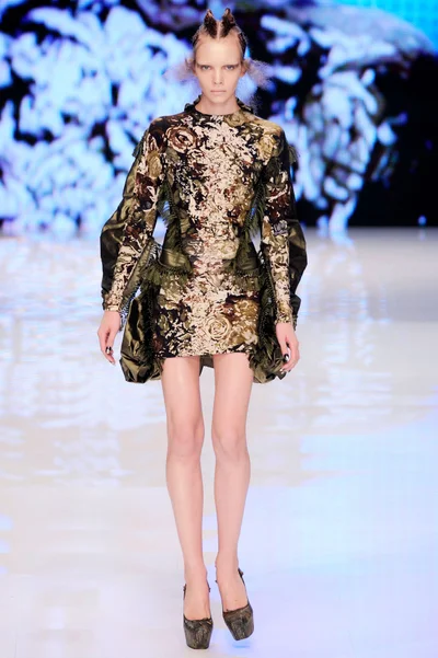 Look 15